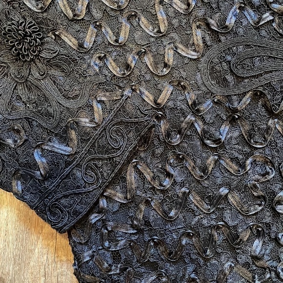 S.M. Collection Lace and Bead Top - Picture 8 of 9